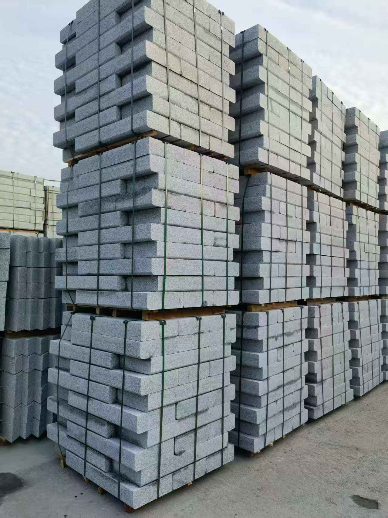 南昌 路沿石（路侧石），颜色一致，尺寸标准